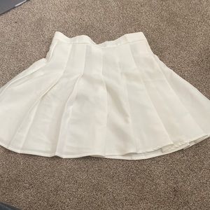 WHITE SKIRT